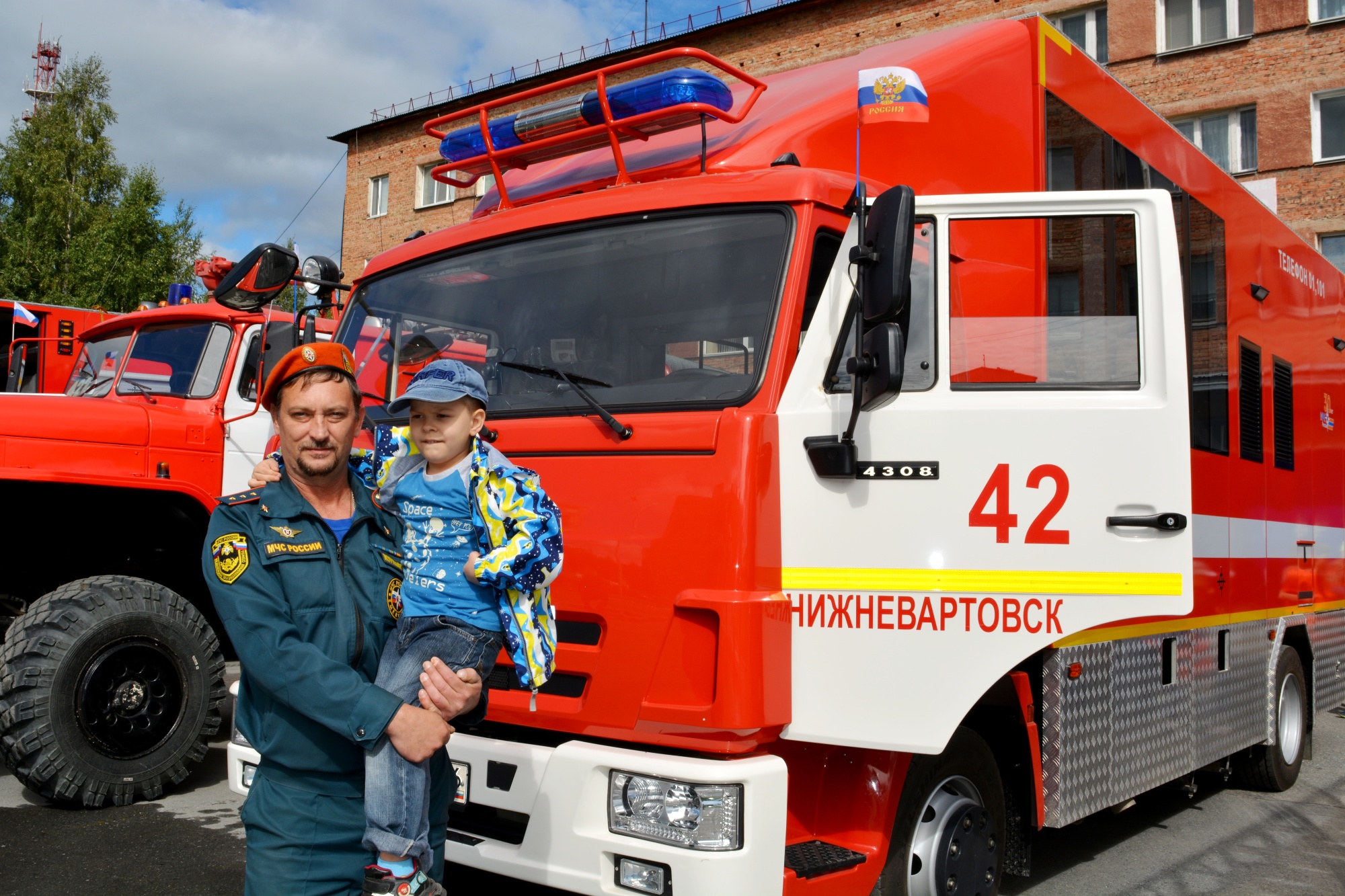 Выставки пожарной техники прошли в городах Югорск и Нижневартовск |  25.08.2021 | Ханты-Мансийск - БезФормата