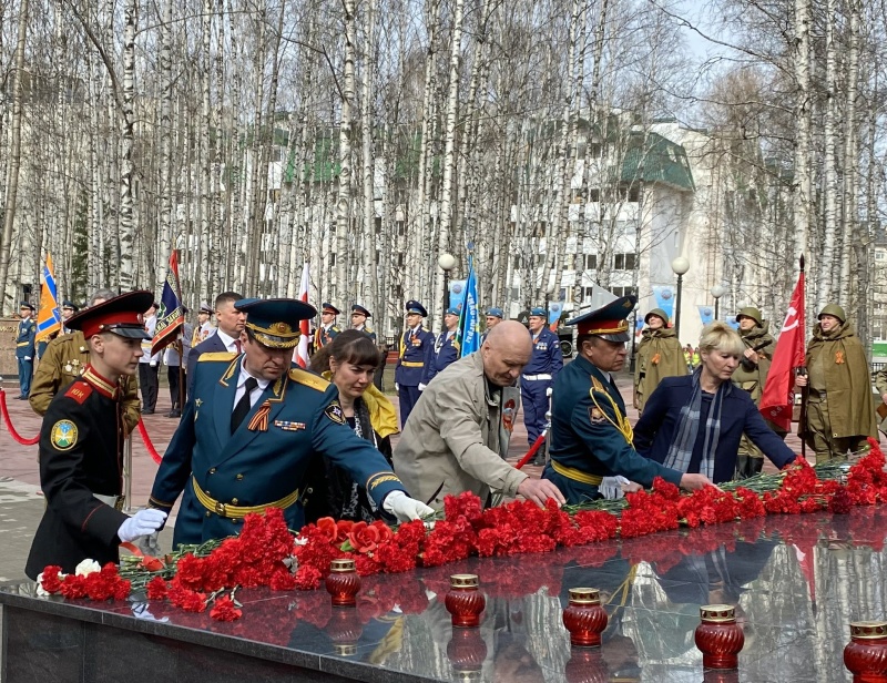 Победная традиция: Сотрудники МЧС приняли участие в торжественном параде