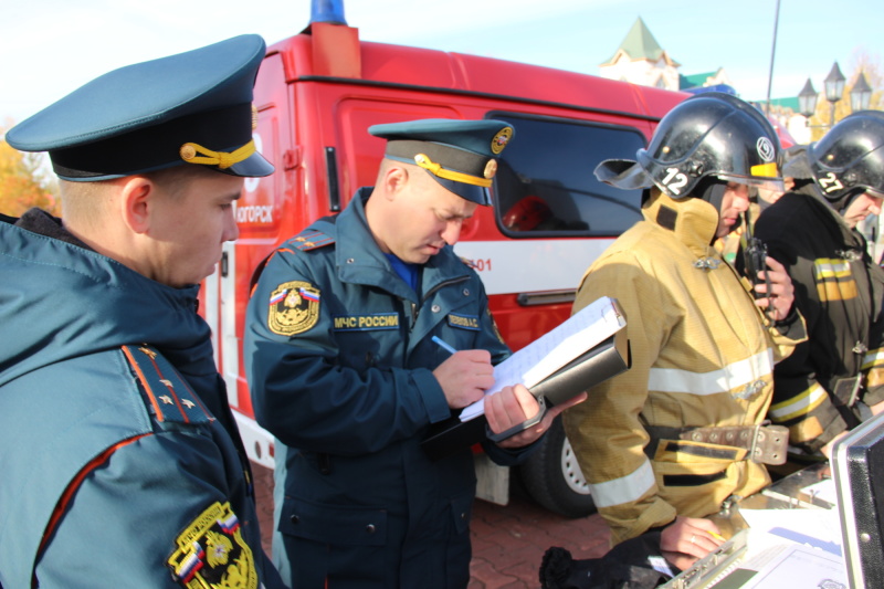 В центре культуры «Югра - презент» спасатели города Югорска провели пожарно-тактические учения