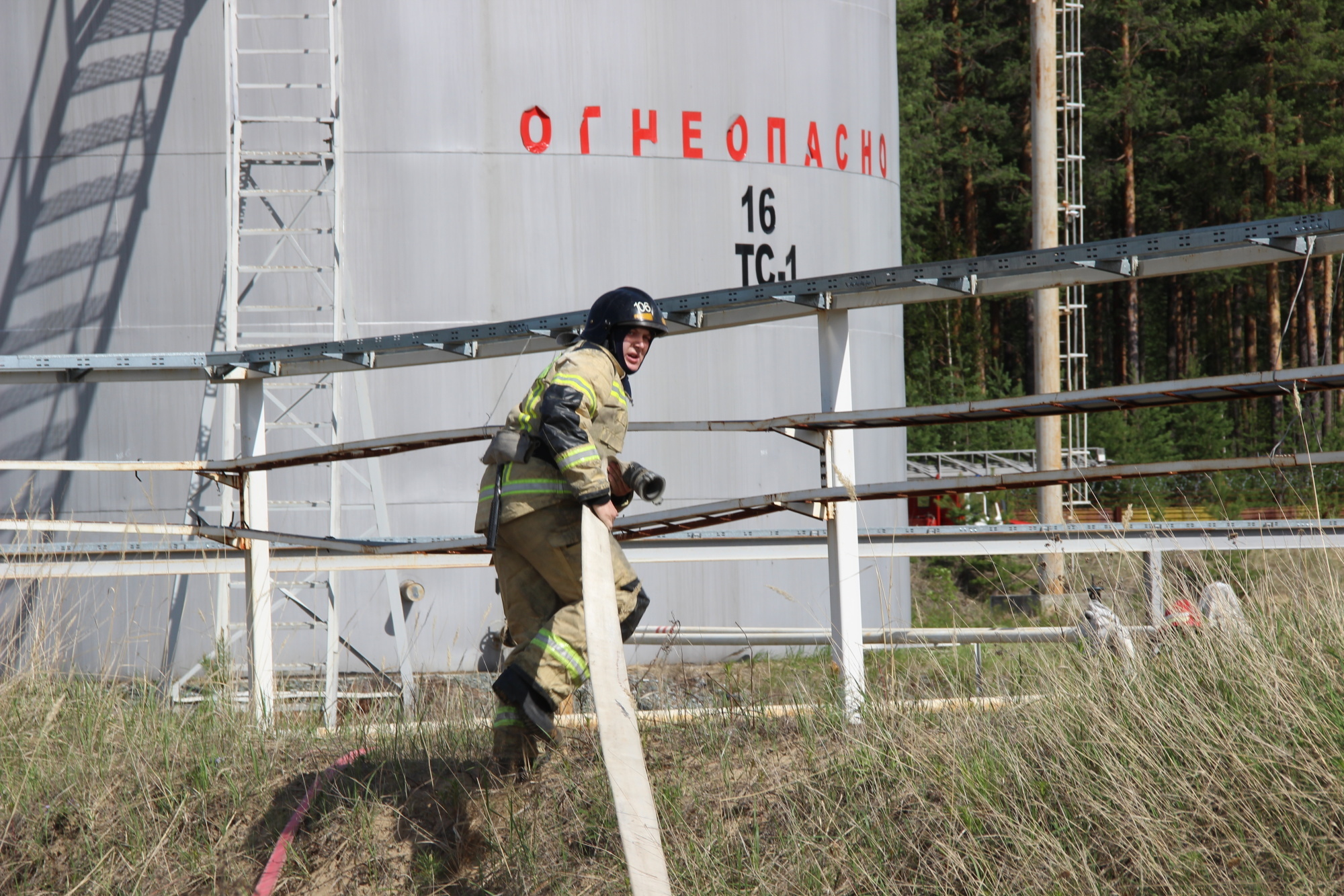 В Советском отработали взаимодействие экстренных служб при возгорании  резервуара с топливом - Новости - Главное управление МЧС России по  Ханты-Мансийскому автономному округу – Югре