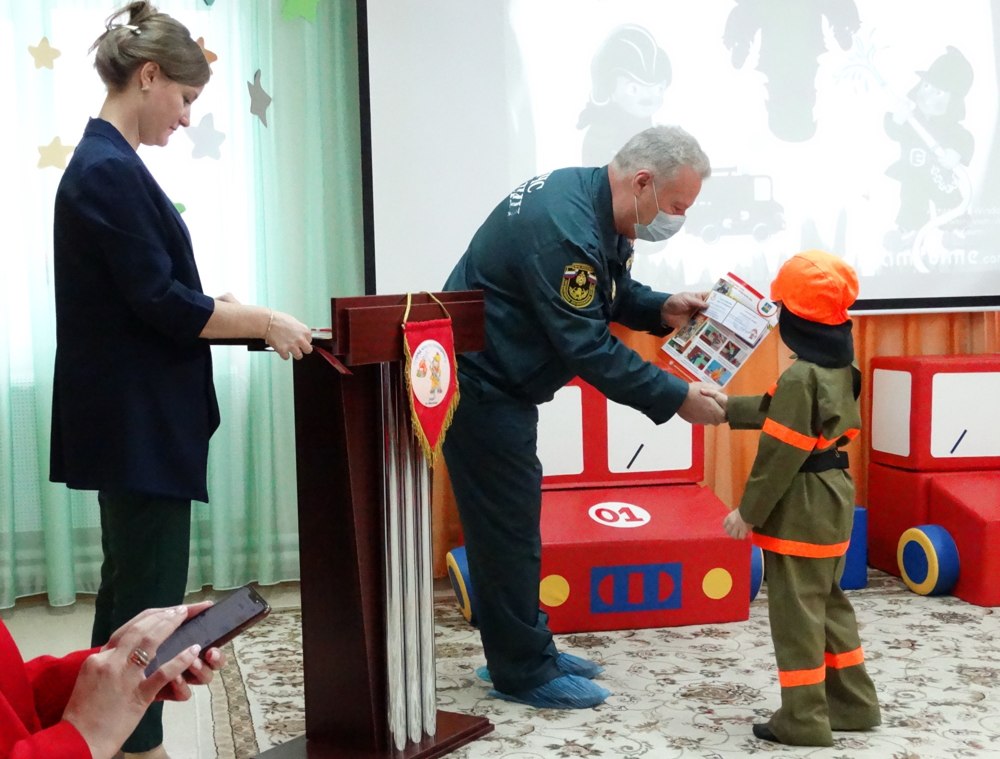 В детском саду «Фантазия» служит «Отряд Юного Пожарного» - Новости -  Главное управление МЧС России по Ханты-Мансийскому автономному округу – Югре