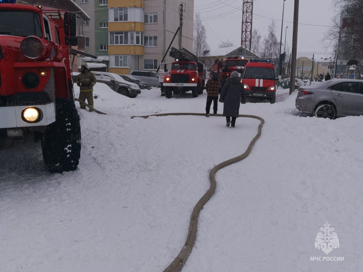 Пожар в жилом доме в п. Белый Яр Сургутского района - Оперативная  информация - Главное управление МЧС России по Ханты-Мансийскому автономному  округу – Югре