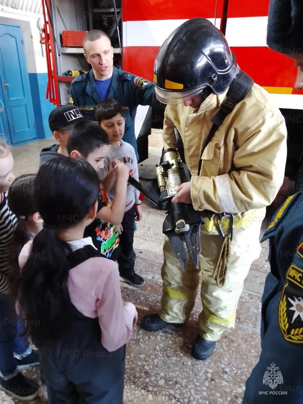 Первоклашки в гостях у сургутских пожарных | 29.04.2023 | Ханты-Мансийск -  БезФормата