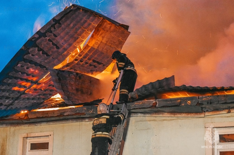 Пожар в дачном доме в СОТ № 8 в г. Сургуте