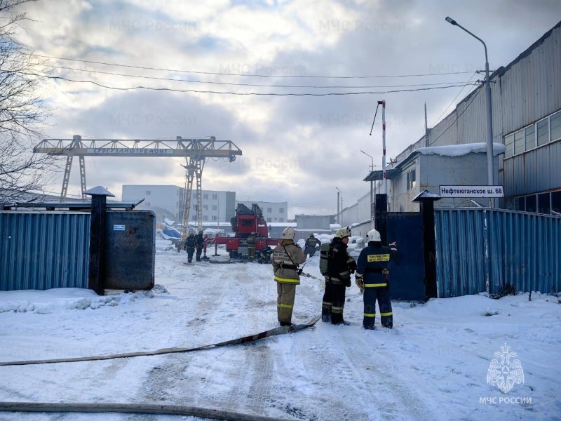 Пожар в производственном боксе в г. Сургуте